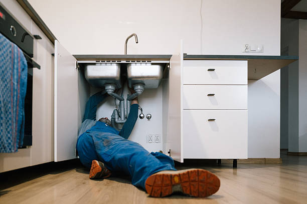 Professional Emergency Plumber technician working in Durant, MS